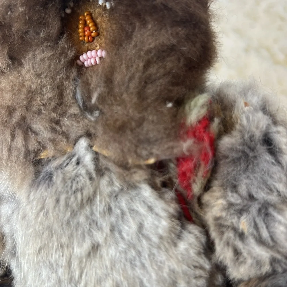 Vintage Handmade Inuit Style Fur & Beaded Doll Collectible Folk Art (FRAGILE) - Picture 13 of 13